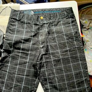 Volcom Corpo Class Black Gray Men’s Multi Pocket Shorts Size 32